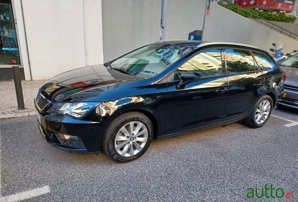 2018' SEAT Leon St photo #2