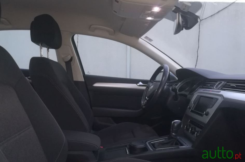 2015' Volkswagen Passat photo #1