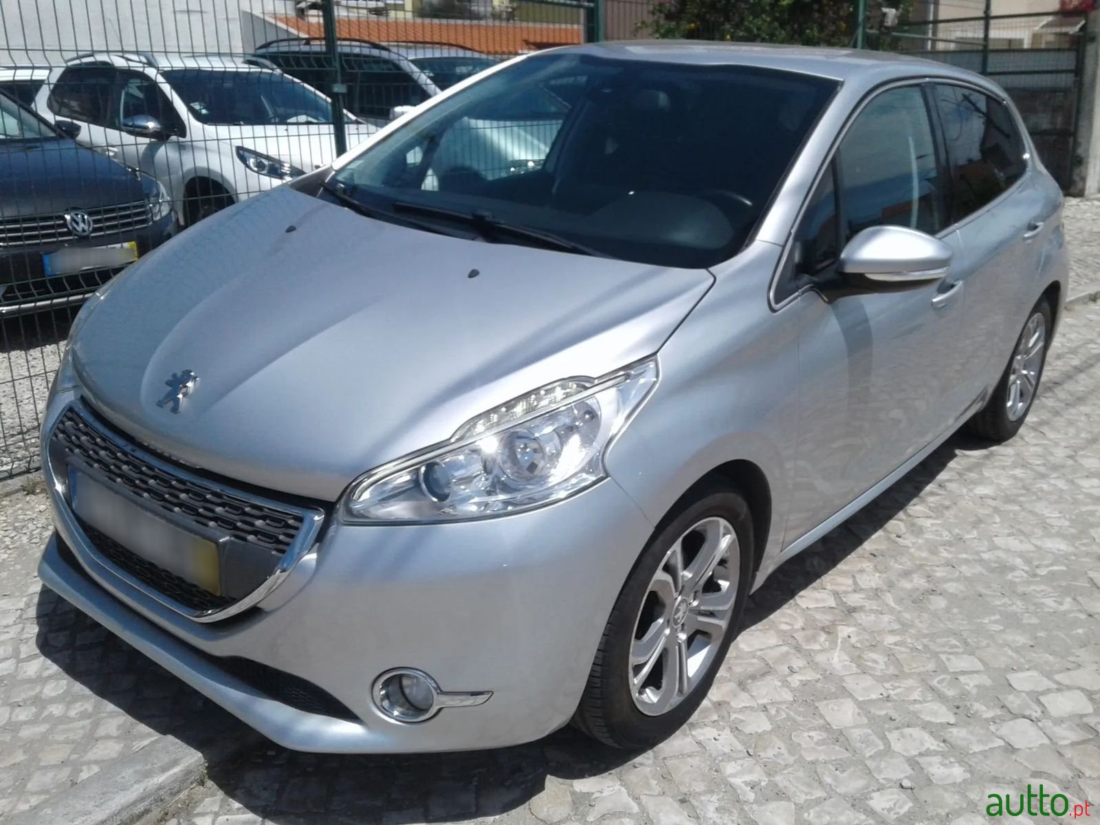 2013' Peugeot 208 photo #1