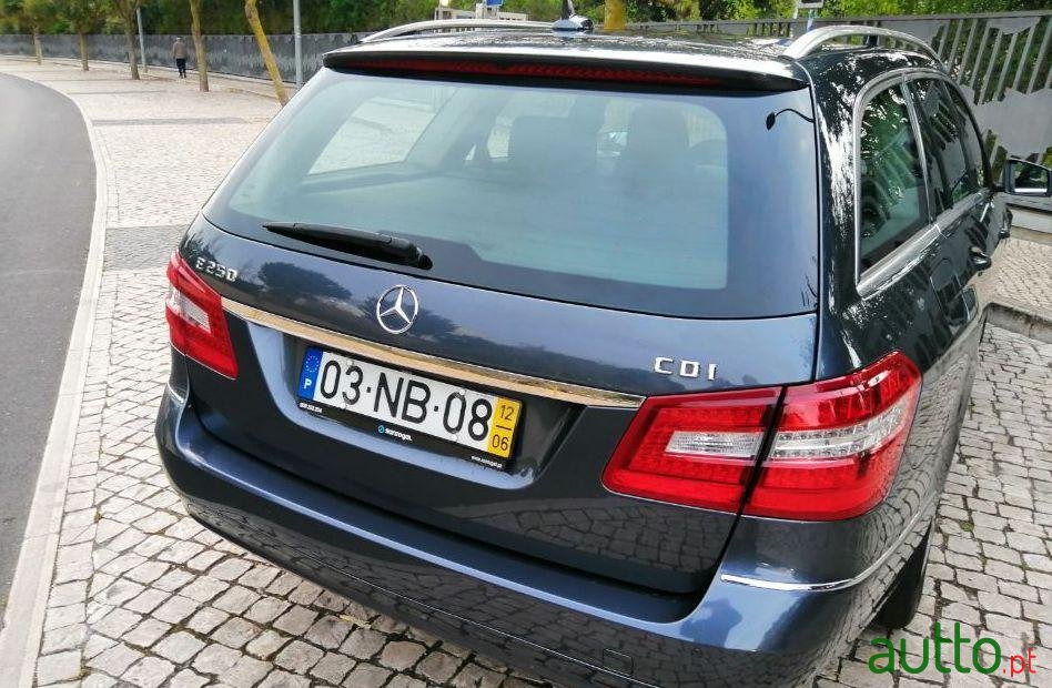 2012' Mercedes-Benz E-250 photo #3