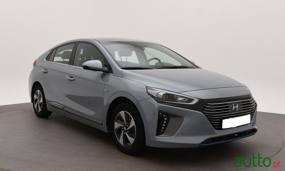 2016' Hyundai Ioniq photo #1