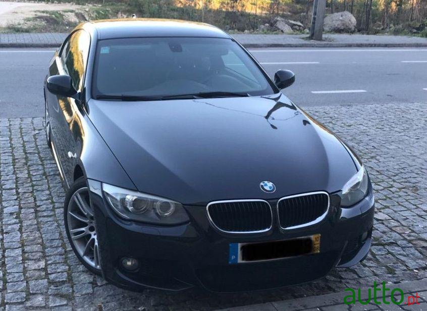 2010' BMW 320 Coupe Pack M photo #1