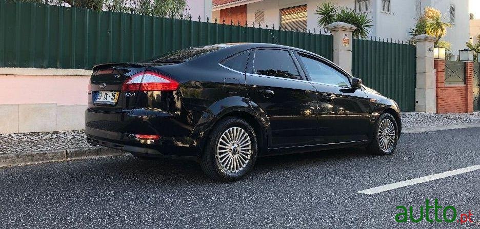 2010' Ford Mondeo Titanium photo #2