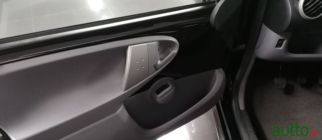 2011' Citroen C1 photo #5