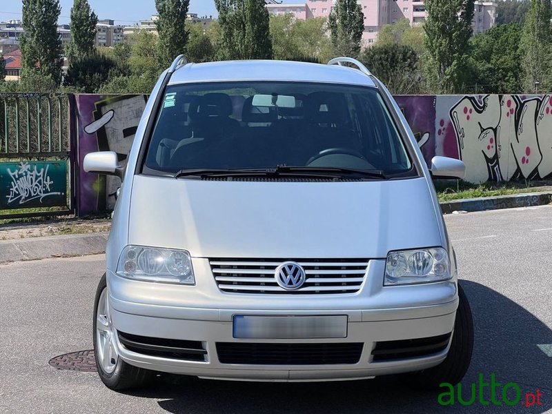 2003' Volkswagen Sharan 1.9 Tdi Confortline photo #2