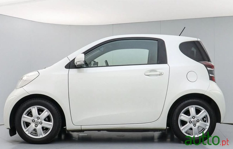 2010' Toyota iQ 1.0 Vvt-I 2 Ep photo #6