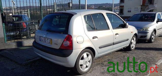 2002' Renault Clio photo #1