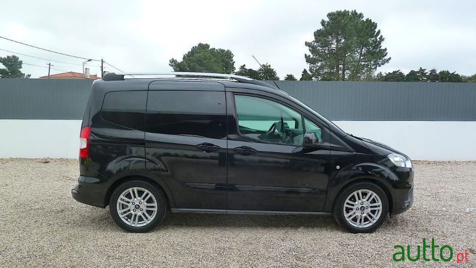2019' Ford Tourneo Courier photo #2