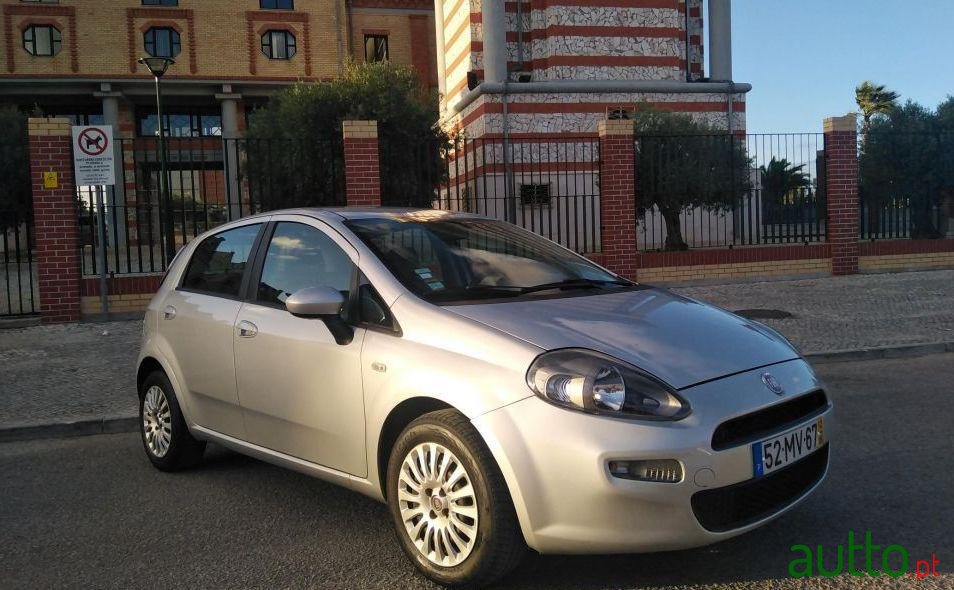 2012' Fiat Punto photo #3