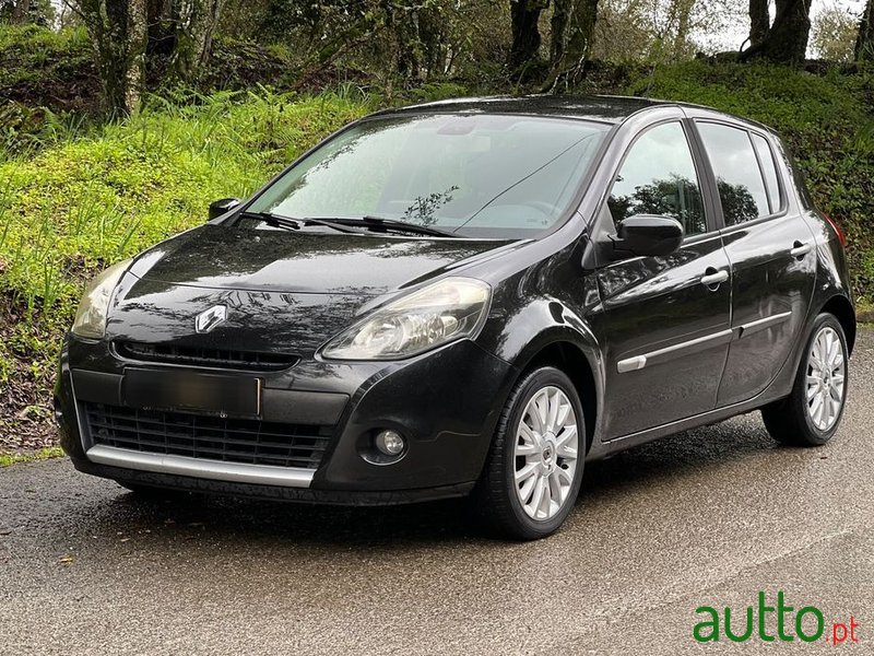 2011' Renault Clio photo #3