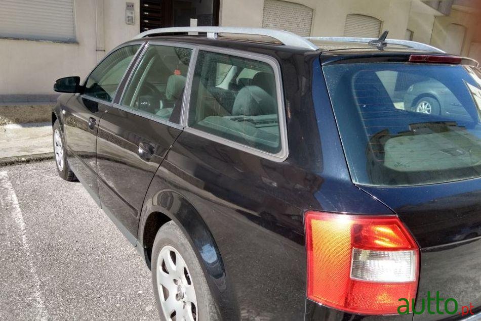 2002' Audi A4 Avant photo #3