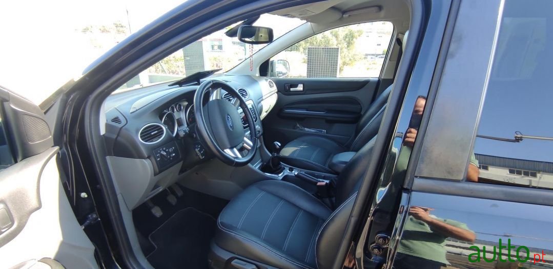 2009' Ford Focus Sw photo #5