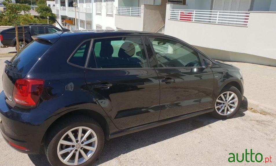 2015' Volkswagen Polo photo #2