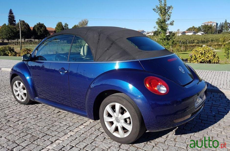 2006' Volkswagen New Beetle photo #2