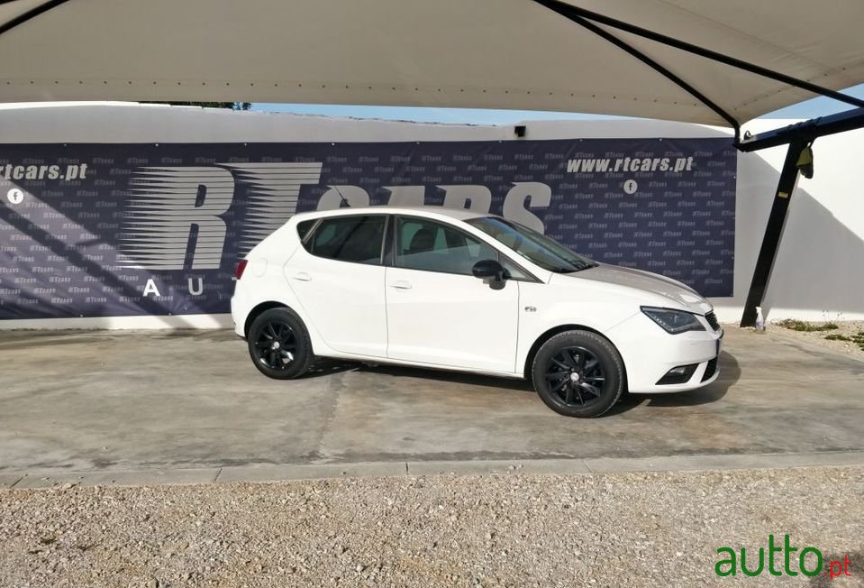 2013' SEAT Ibiza photo #2