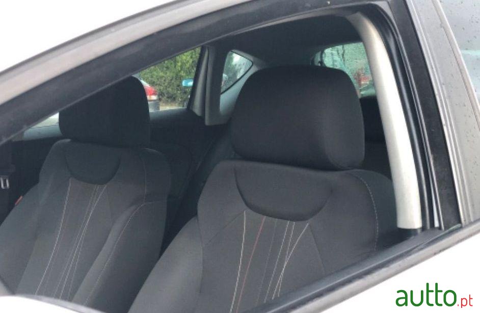 2011' SEAT Leon photo #1