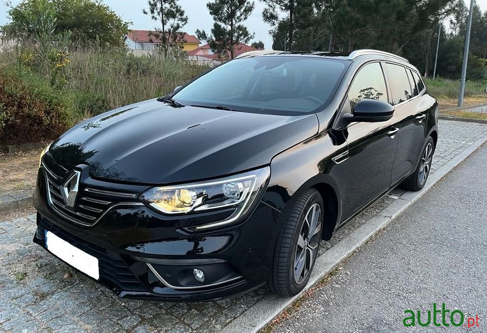 2018' Renault Megane Sport Tourer photo #2