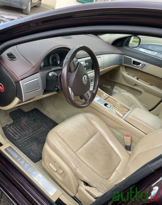2010' Jaguar XF photo #5