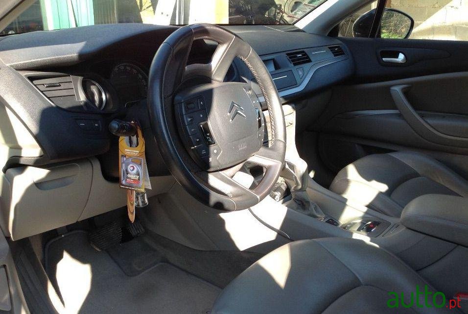 2011' Citroen C5 photo #2