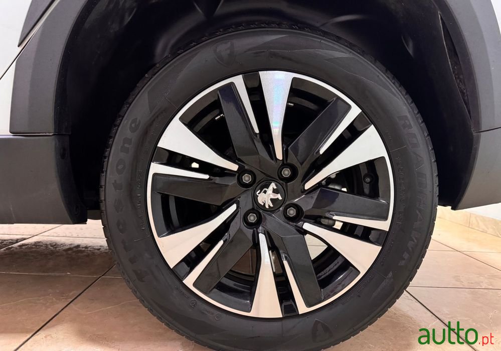 2019' Peugeot 2008 1.5 Bluehdi Allure photo #4