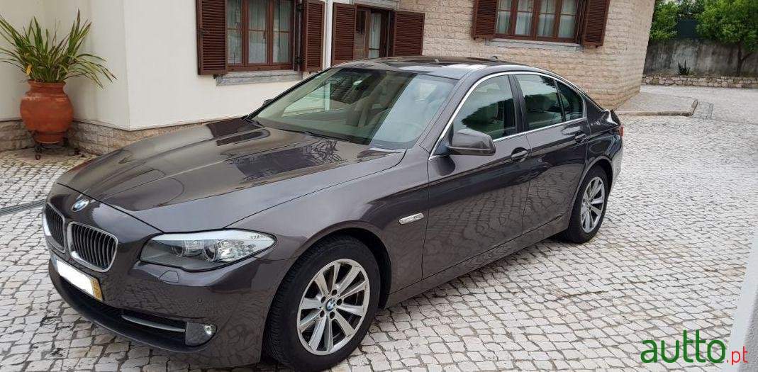 2011' BMW 520 D photo #1