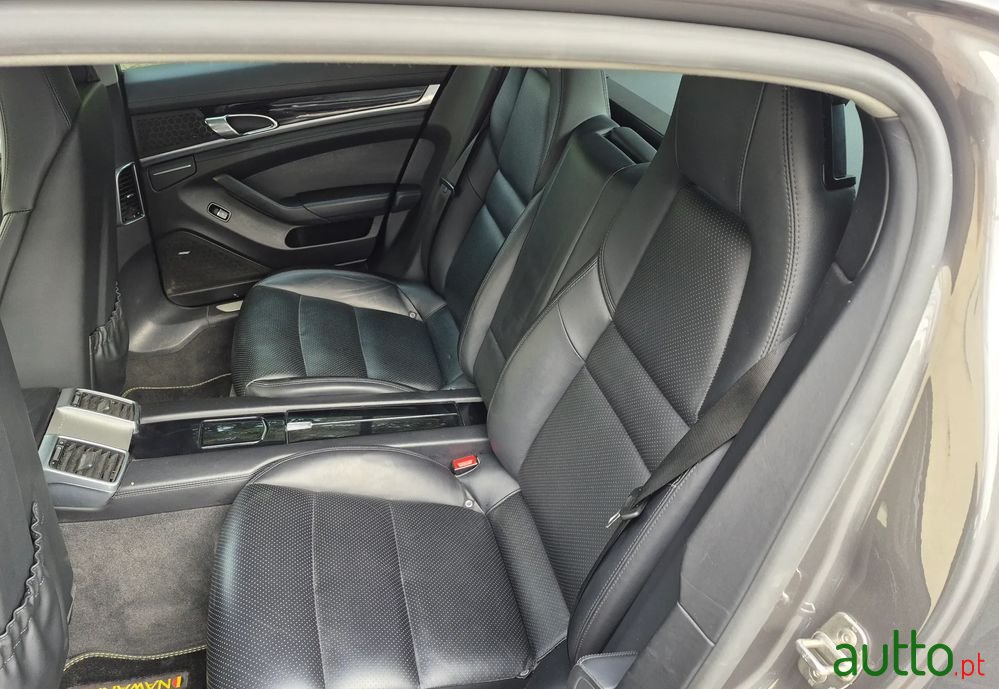 2016' Porsche Panamera S E-Hybrid photo #6