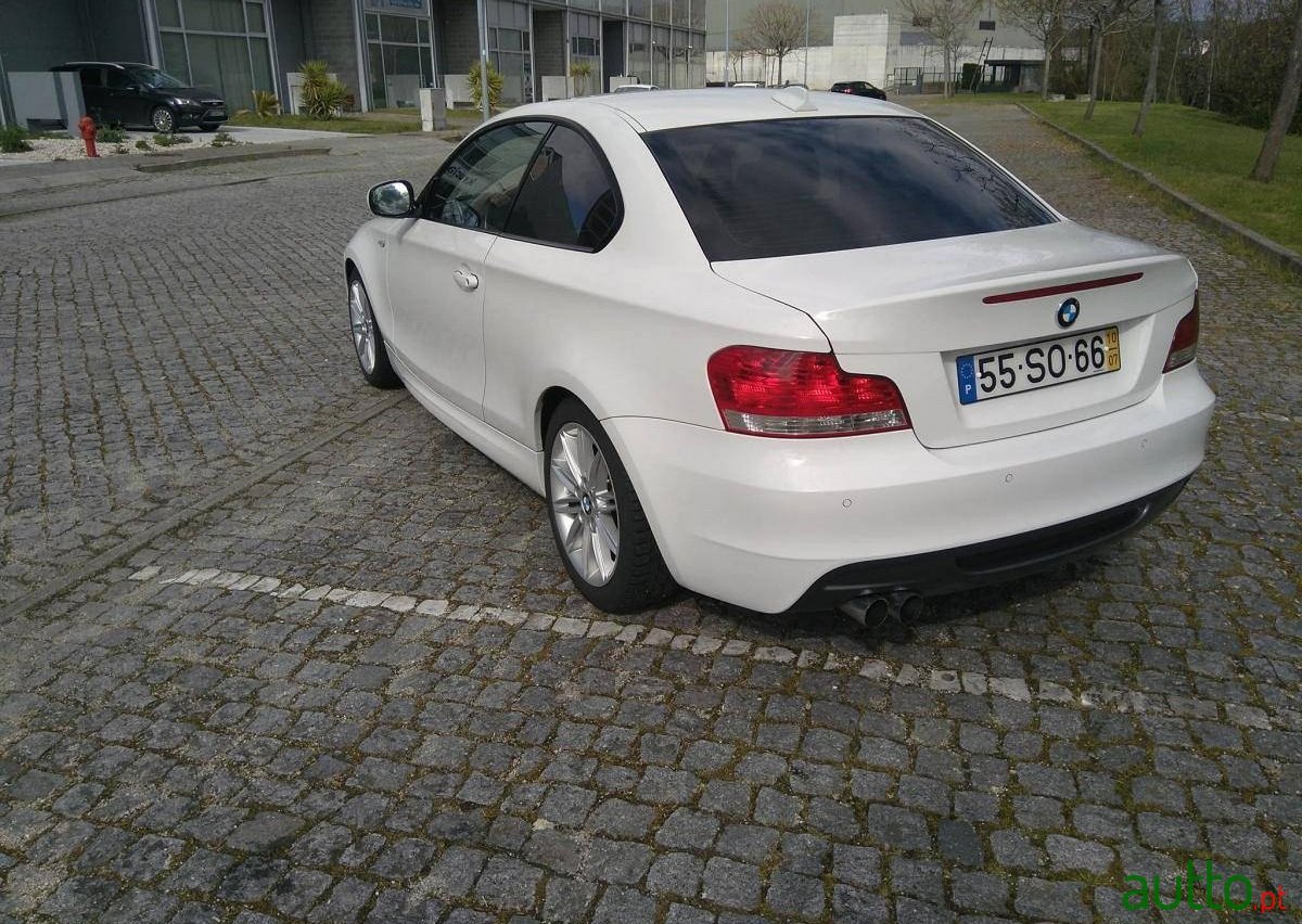 2010' BMW 120 d Pack M Coupé photo #2