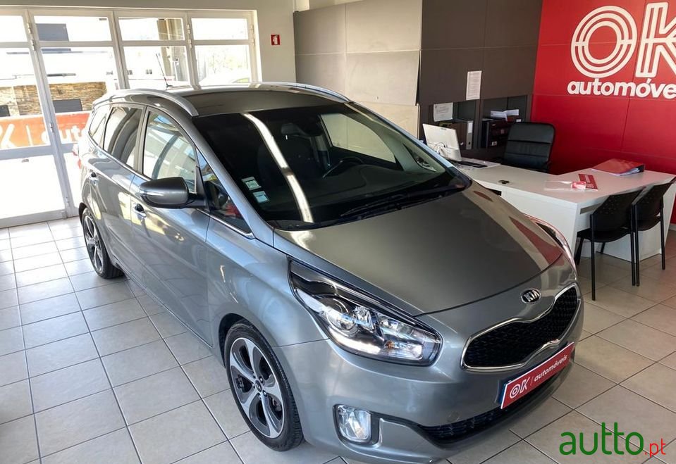 2015' Kia Carens photo #1