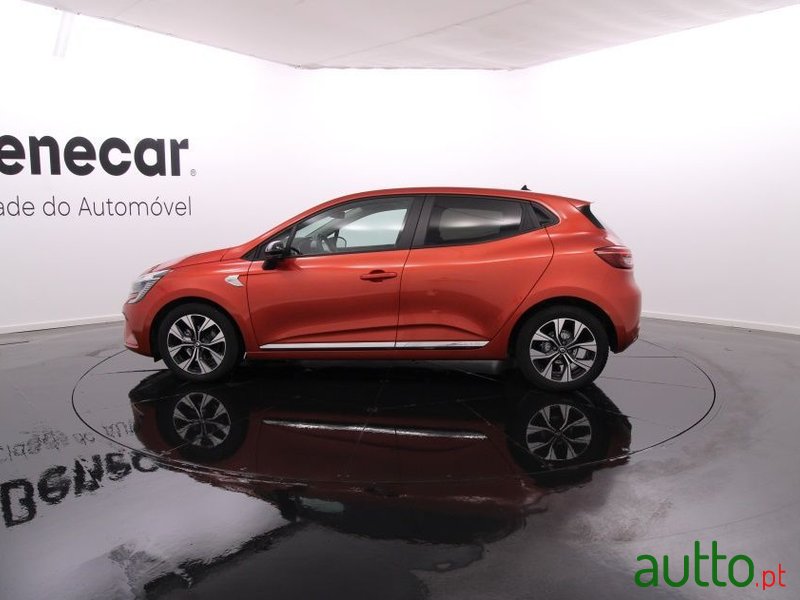 2021' Renault Clio photo #3