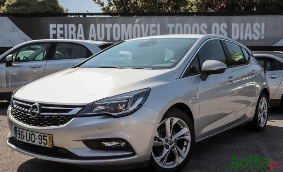 2018' Opel Astra photo #1