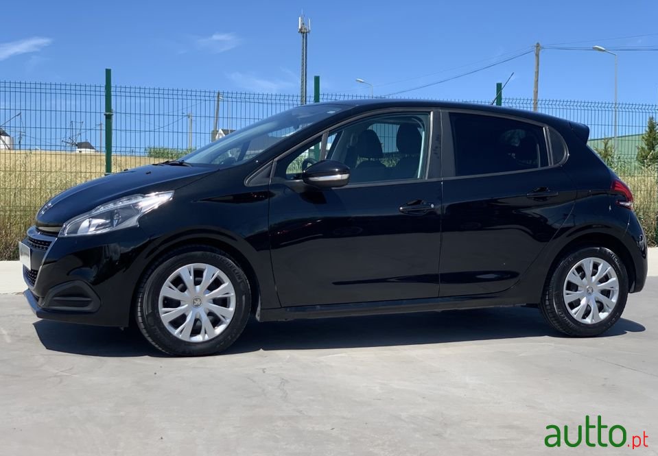 2019' Peugeot 208 photo #1