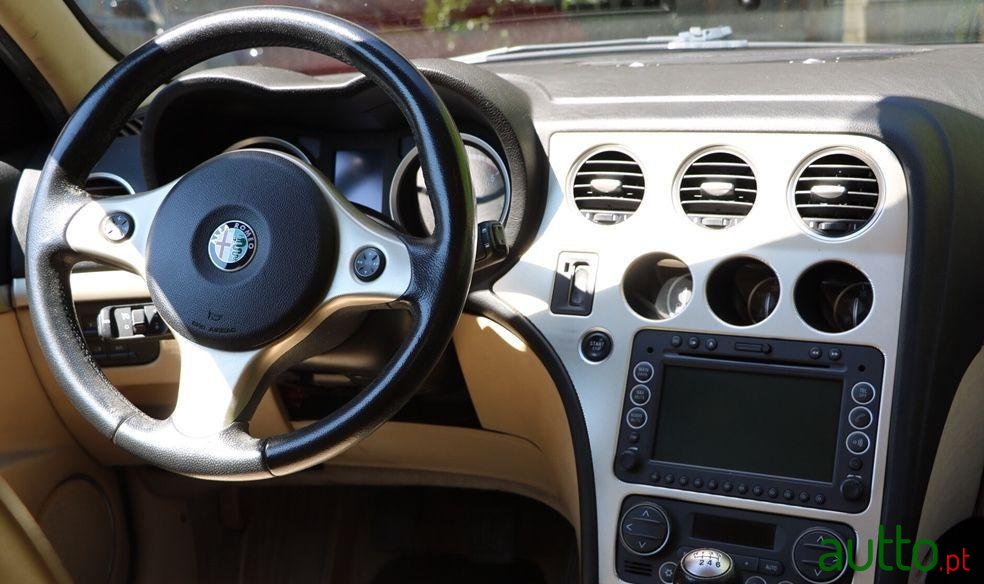 2006' Alfa Romeo 159 photo #1