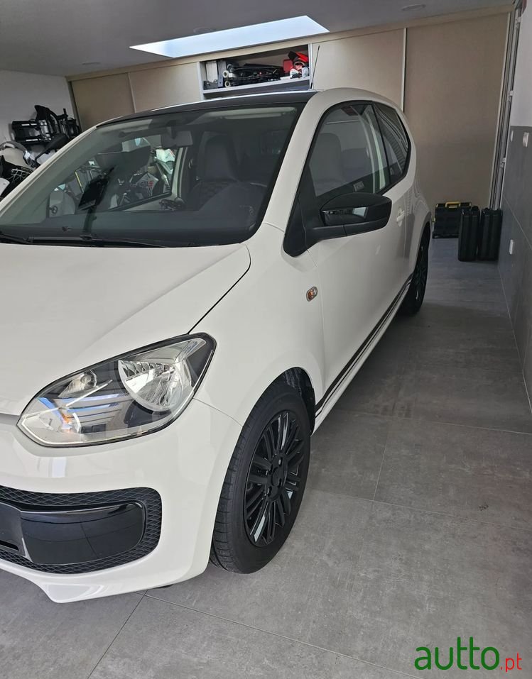 2015' Volkswagen Up! photo #3