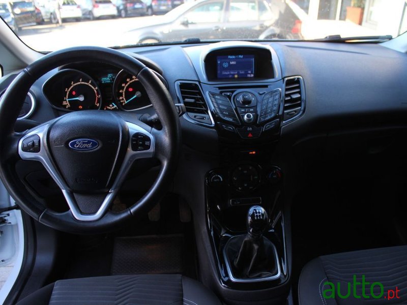 2013' Ford Fiesta photo #6