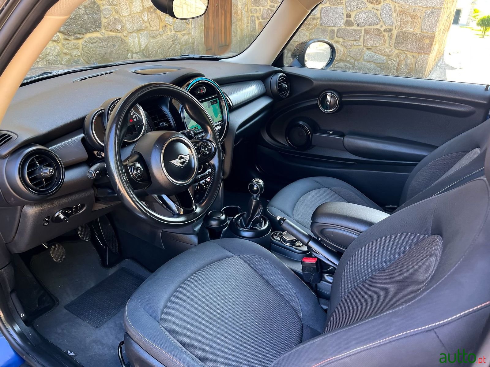 2015' MINI Cooper photo #6