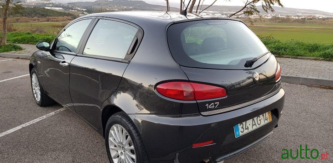 2005' Alfa Romeo 147 1.6 Twin Spark Navigator photo #3