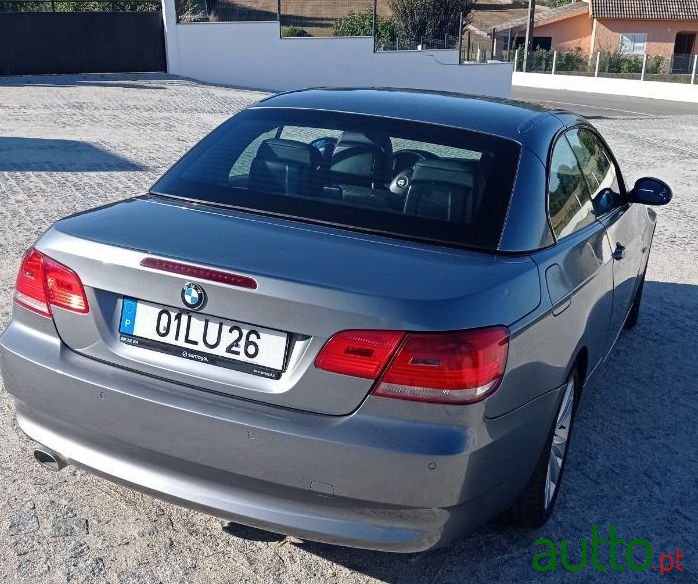 2009' BMW 320 photo #1