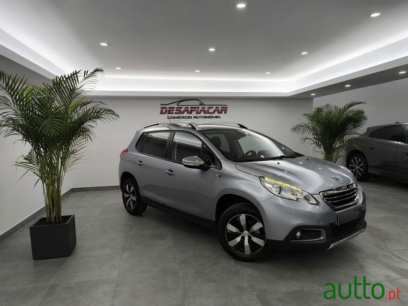 2016' Peugeot 2008 1.2 Puretech Style photo #1