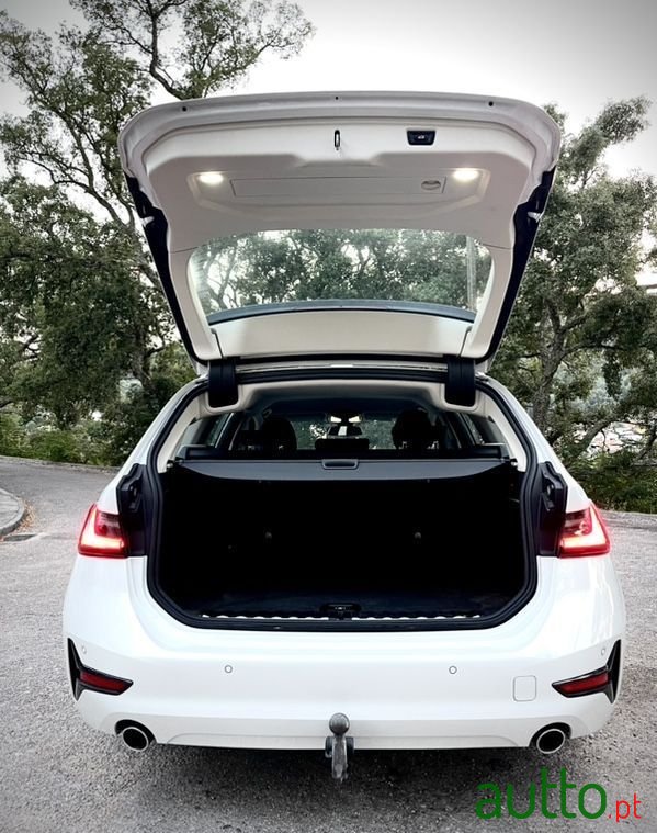 2019' BMW 318 photo #5