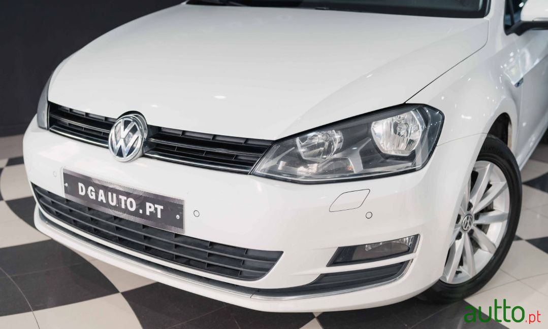 2015' Volkswagen Golf photo #3