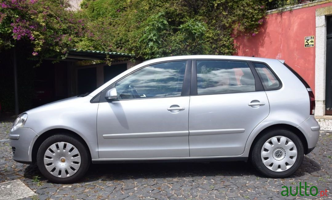 2005' Volkswagen Polo photo #1