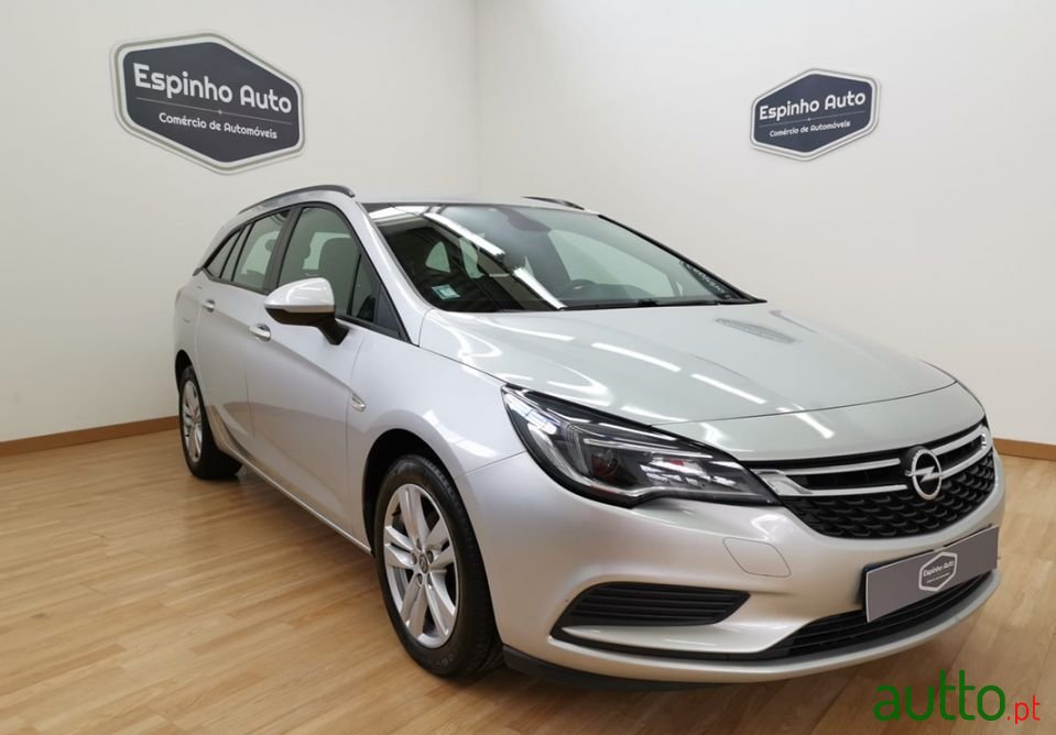 2018' Opel Astra Sports Tourer photo #1