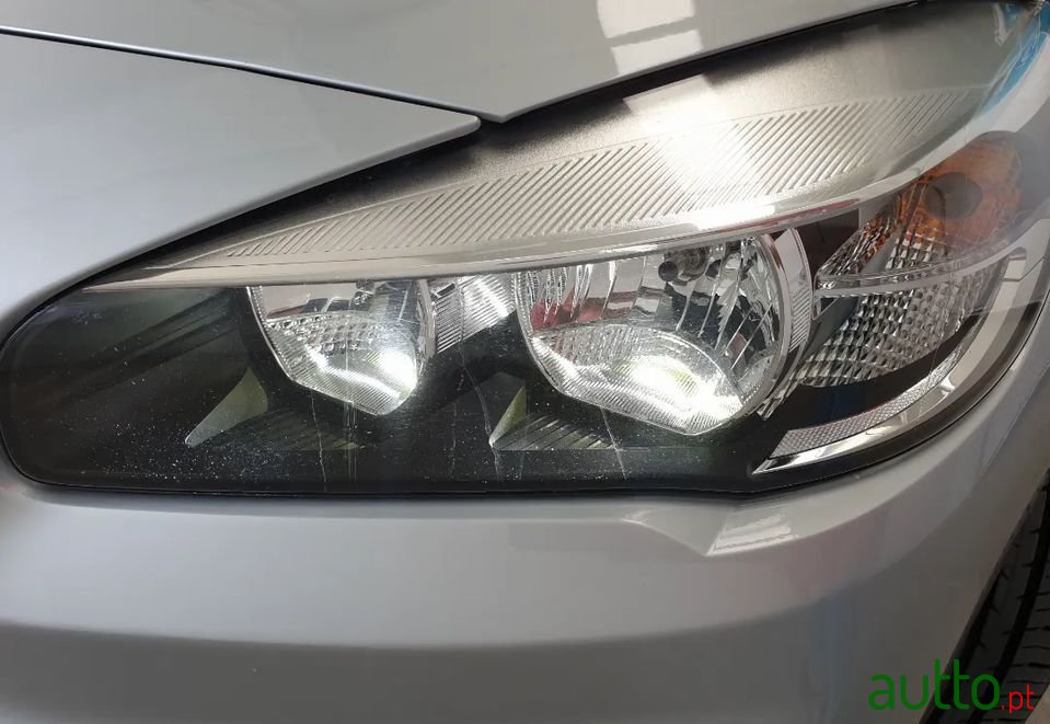 2016' BMW 216 Active Tourer photo #3