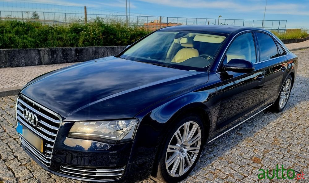 2010' Audi A8 photo #2