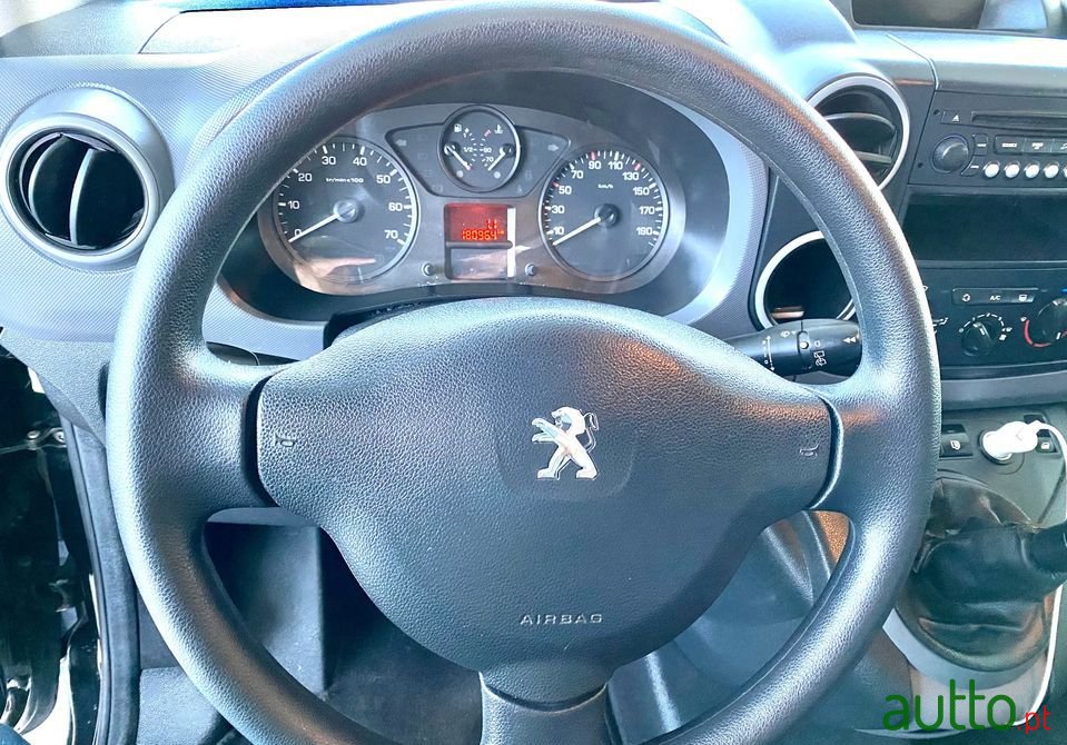 2014' Peugeot Partner photo #6