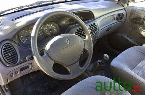 2001' Renault Megane Classic photo #3