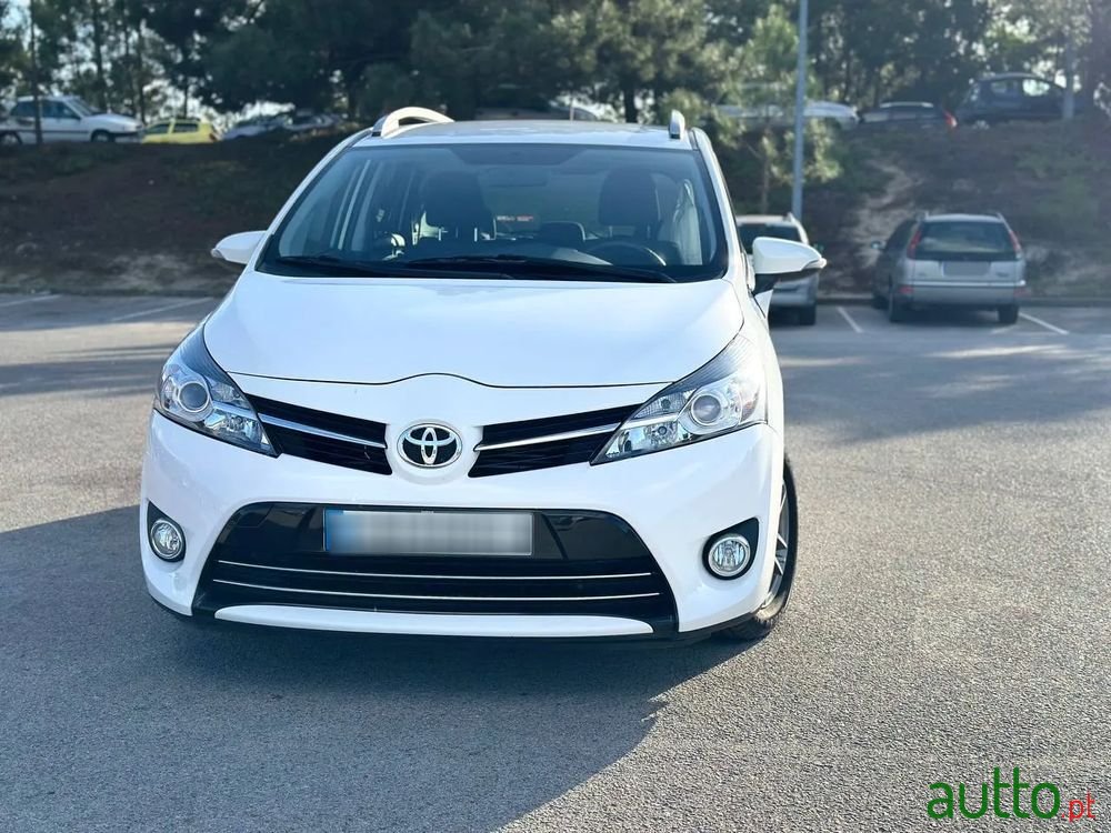 2016' Toyota Verso photo #2