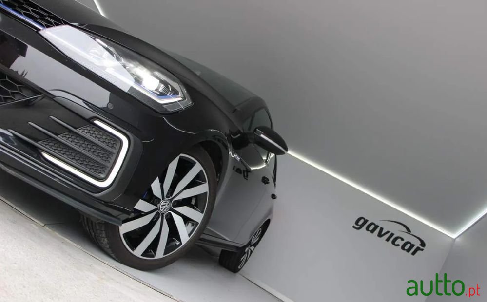 2019' Volkswagen Golf photo #3