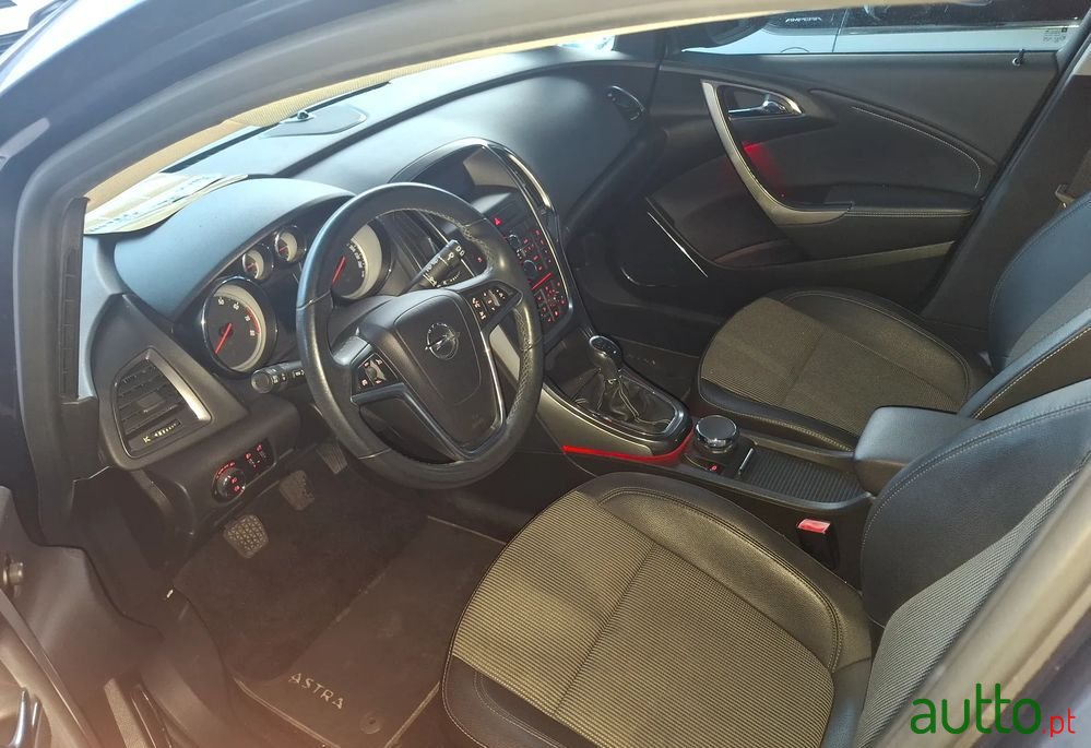 2010' Opel Astra 1.4 Cosmo photo #5