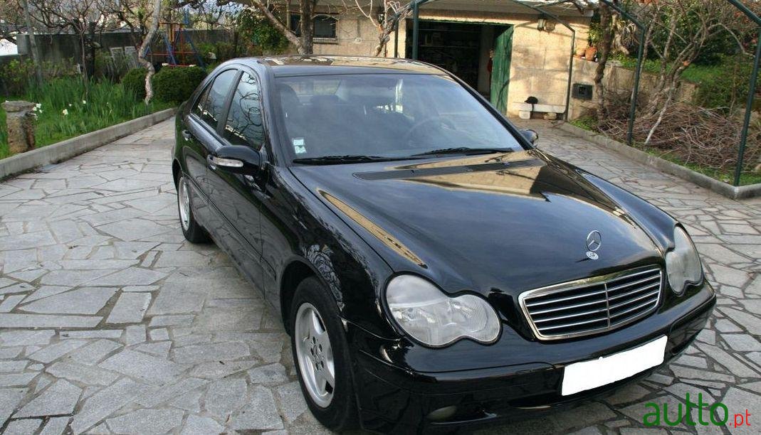 2002' Mercedes-Benz 220 photo #5